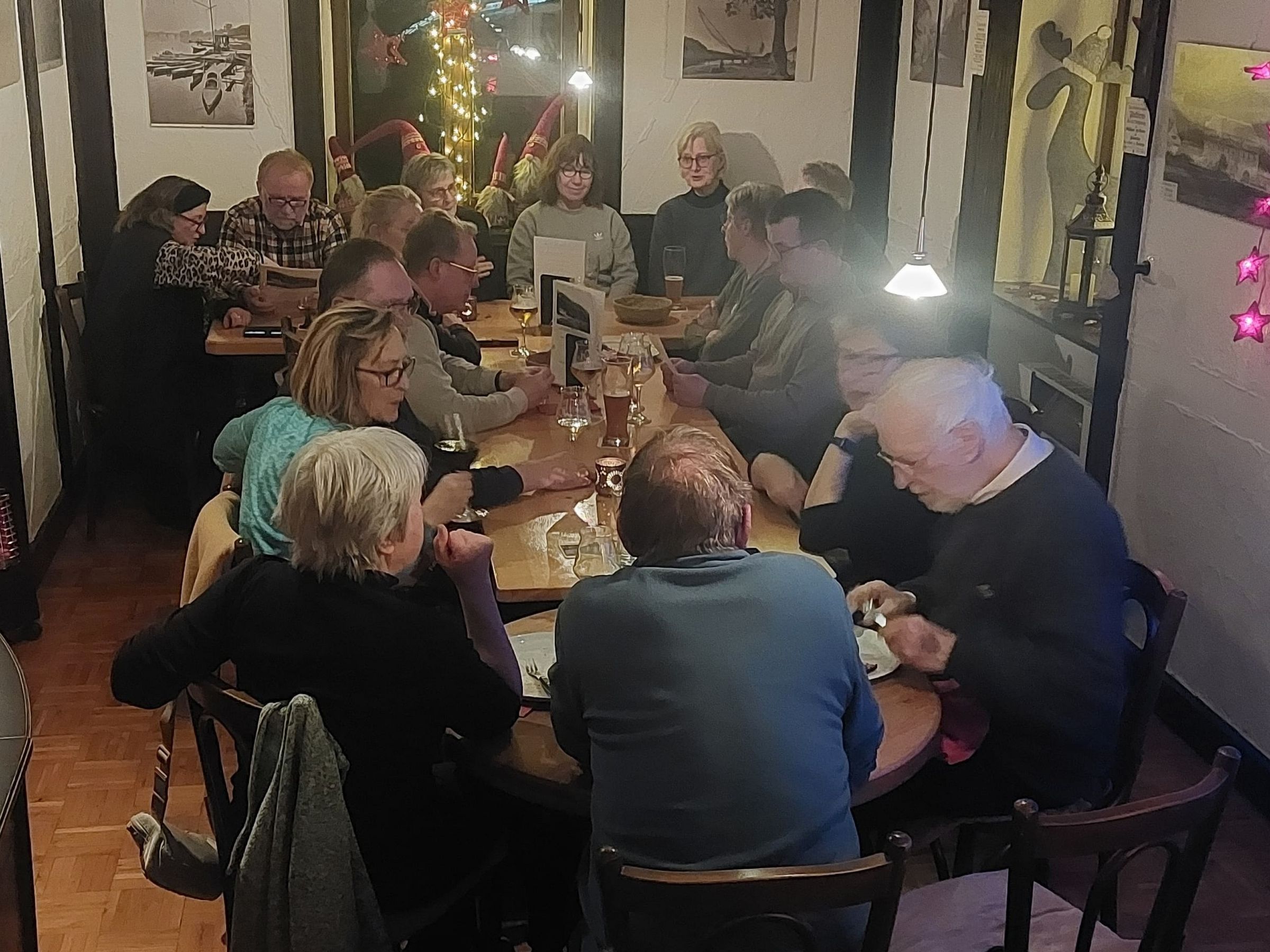 Gemütlicher Ausklang bei Mäx, Foto Uwe Schlosser Gemütlicher Ausklang bei Mäx, Foto Uwe Schlosser